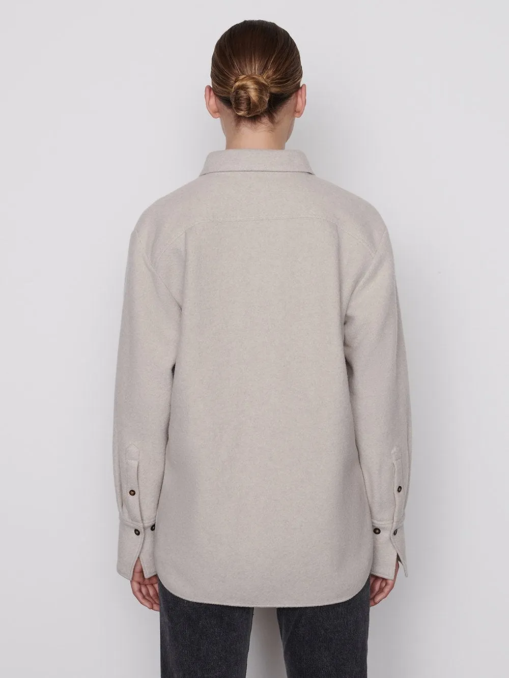 Frame - The Oversized Shirt Jacket in Bone