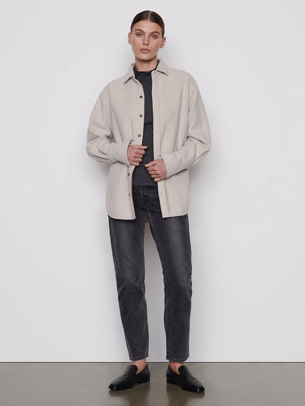 Frame - The Oversized Shirt Jacket in Bone