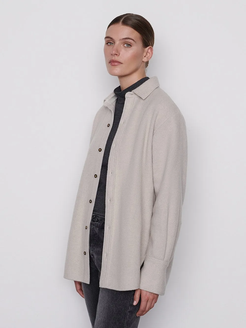 Frame - The Oversized Shirt Jacket in Bone
